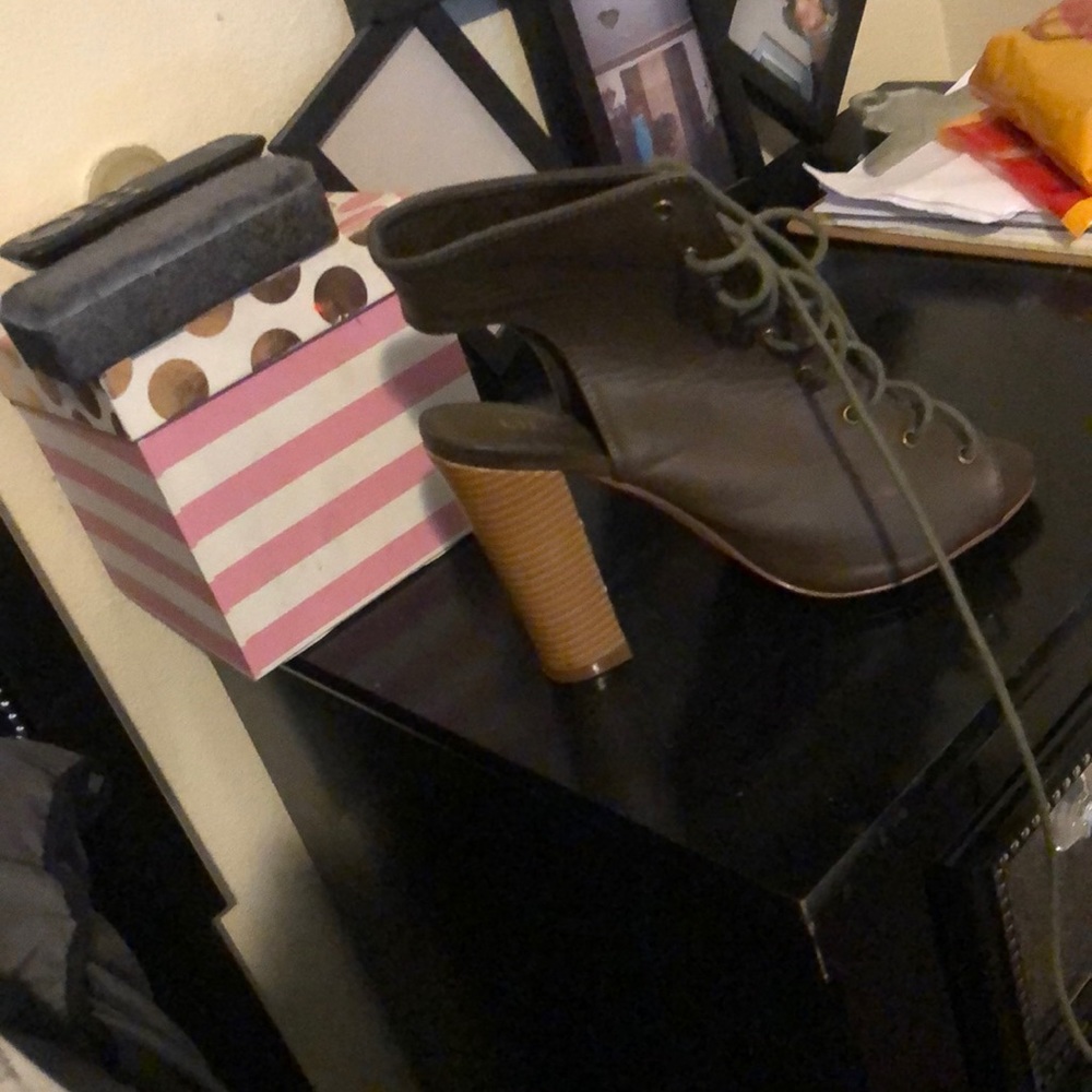 Olive peep toe